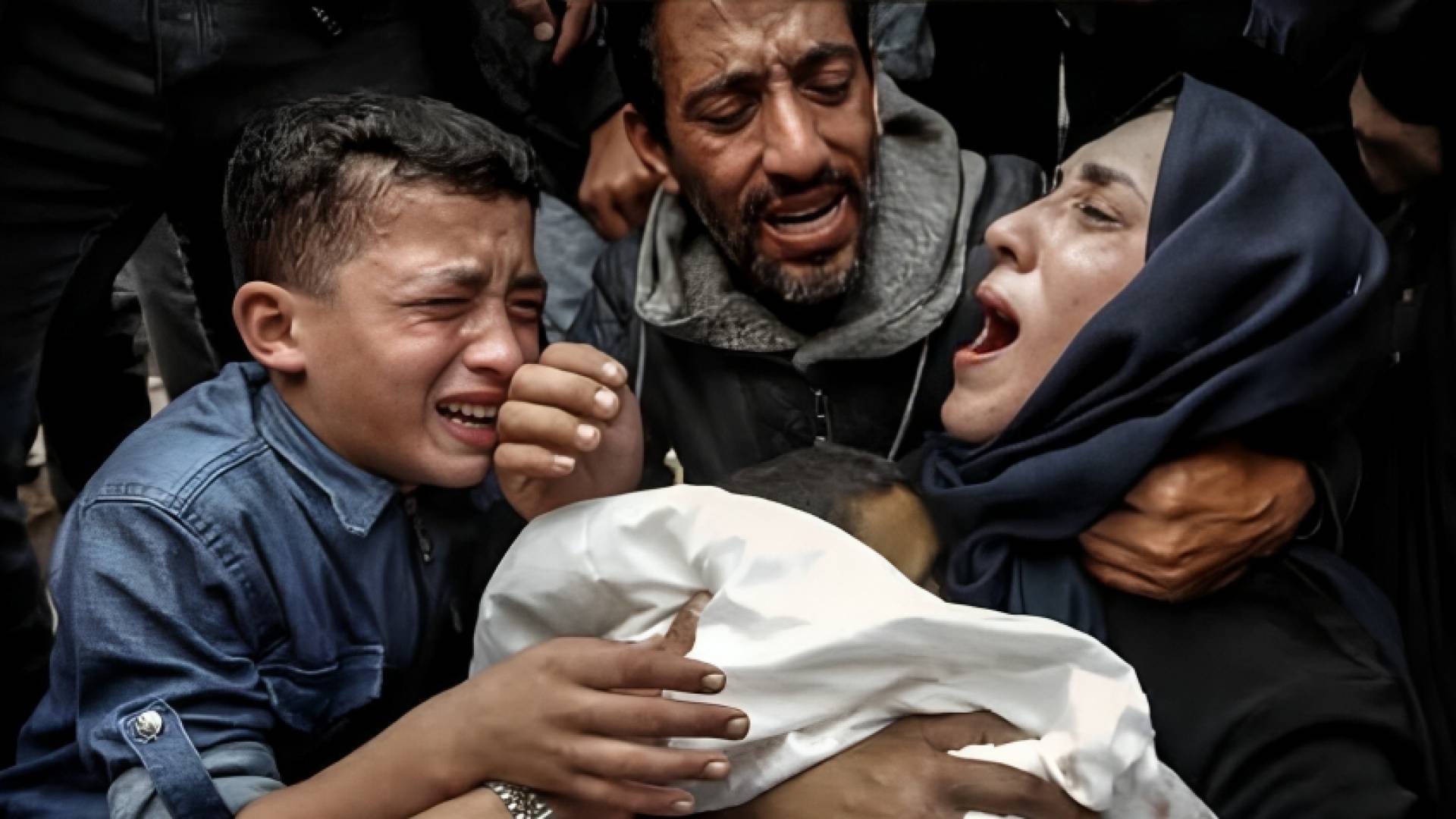 حزن على الشهداء في غزة