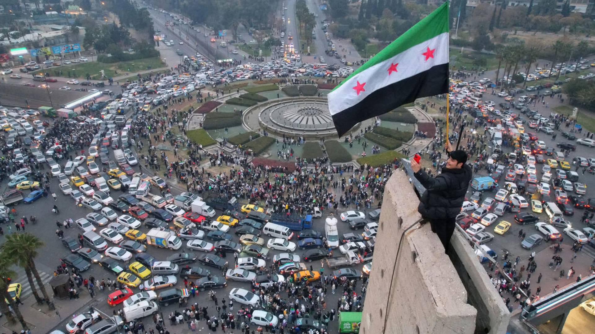 خلال احتفالات دمشق بسقوط نظام بشار الأسد