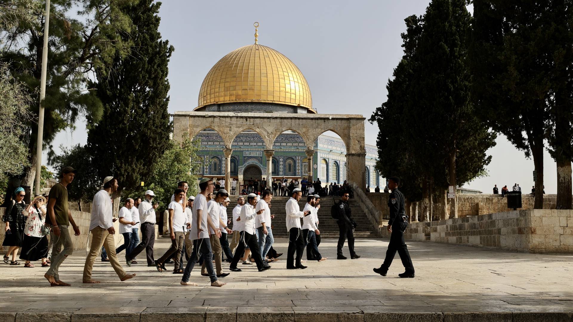 مستوطنون يقتحمون المسجد الأقصى