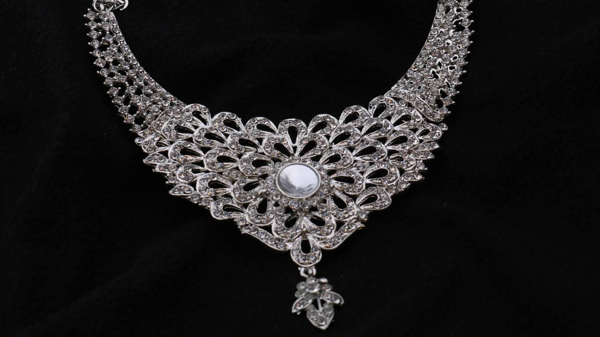 مجوهرات فضية