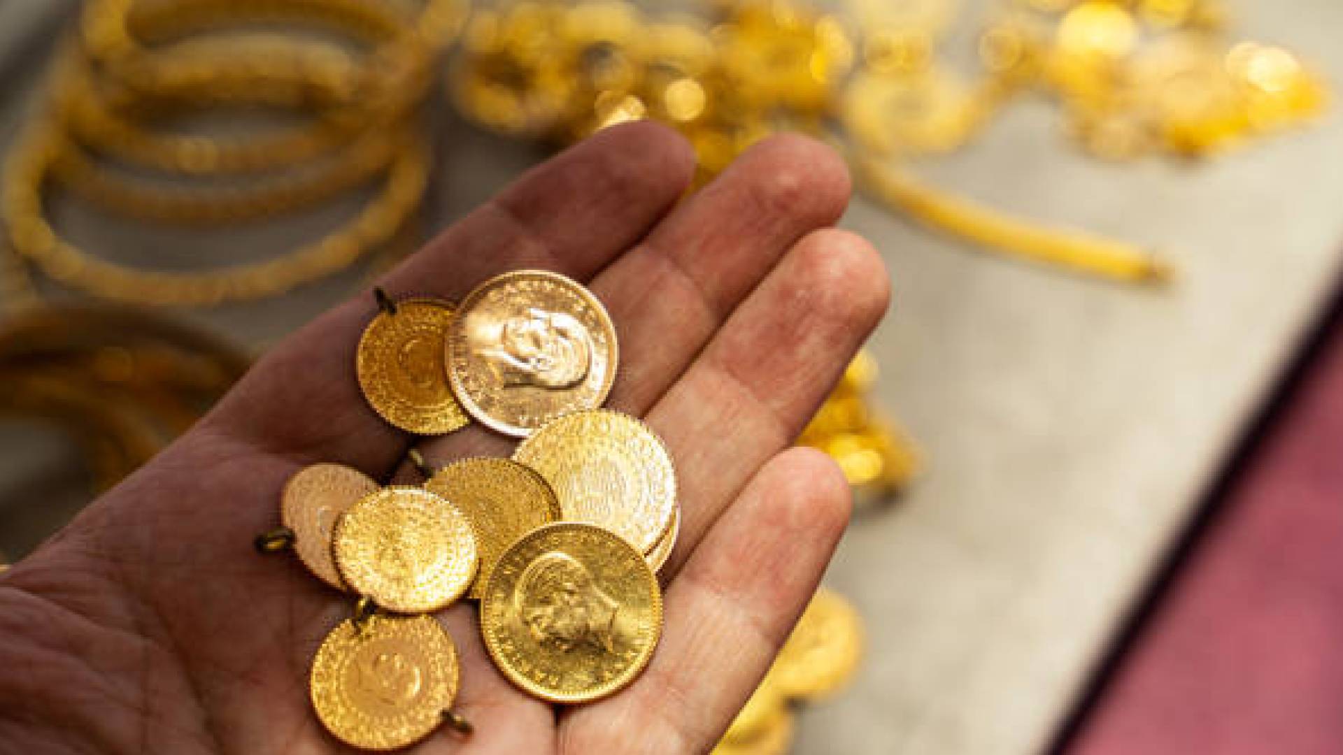 ليرات ذهبية