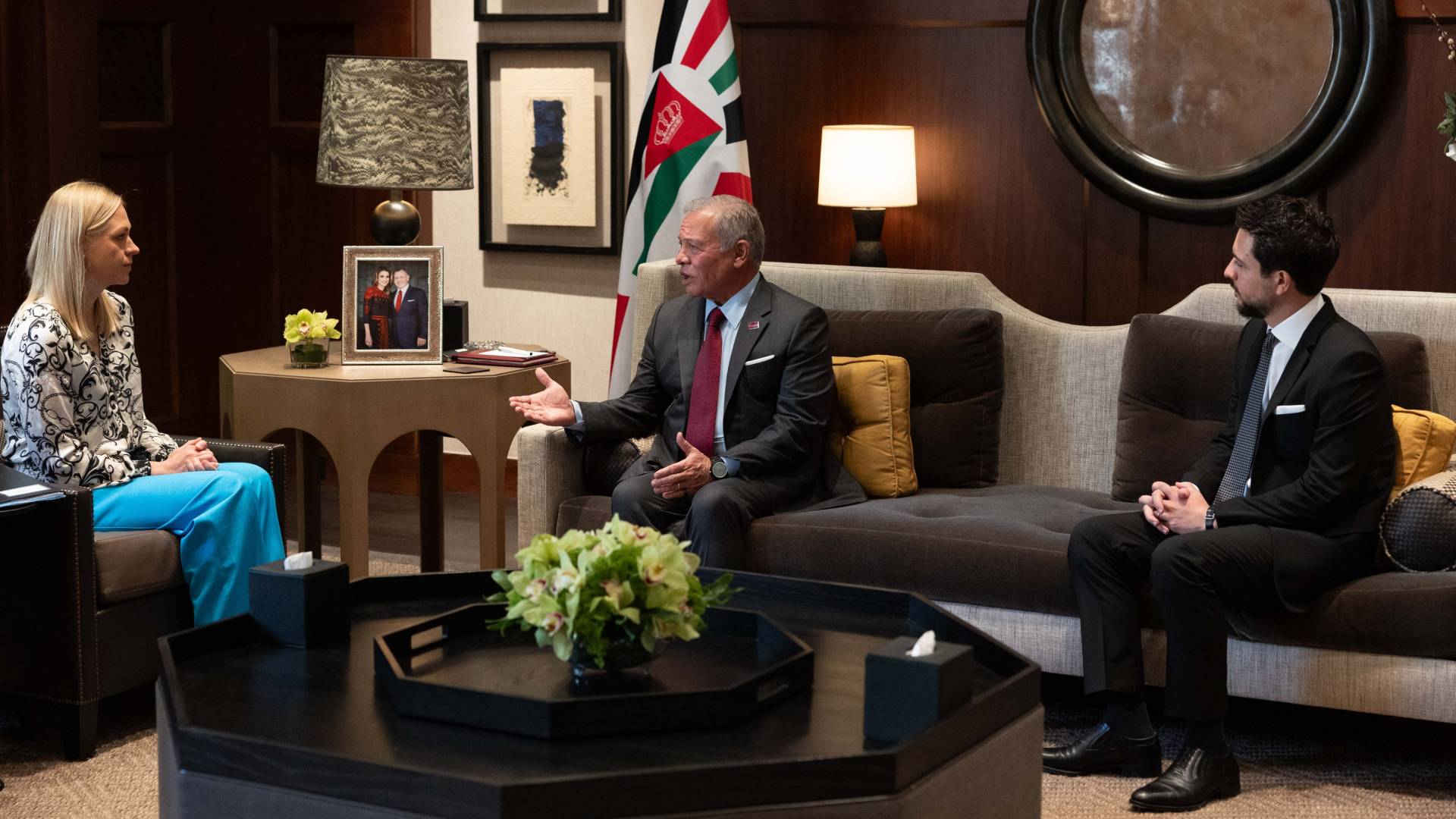 الملك يلتقي وزيرة الخارجية الفنلندية بحضور ولي العهد.. فيديو