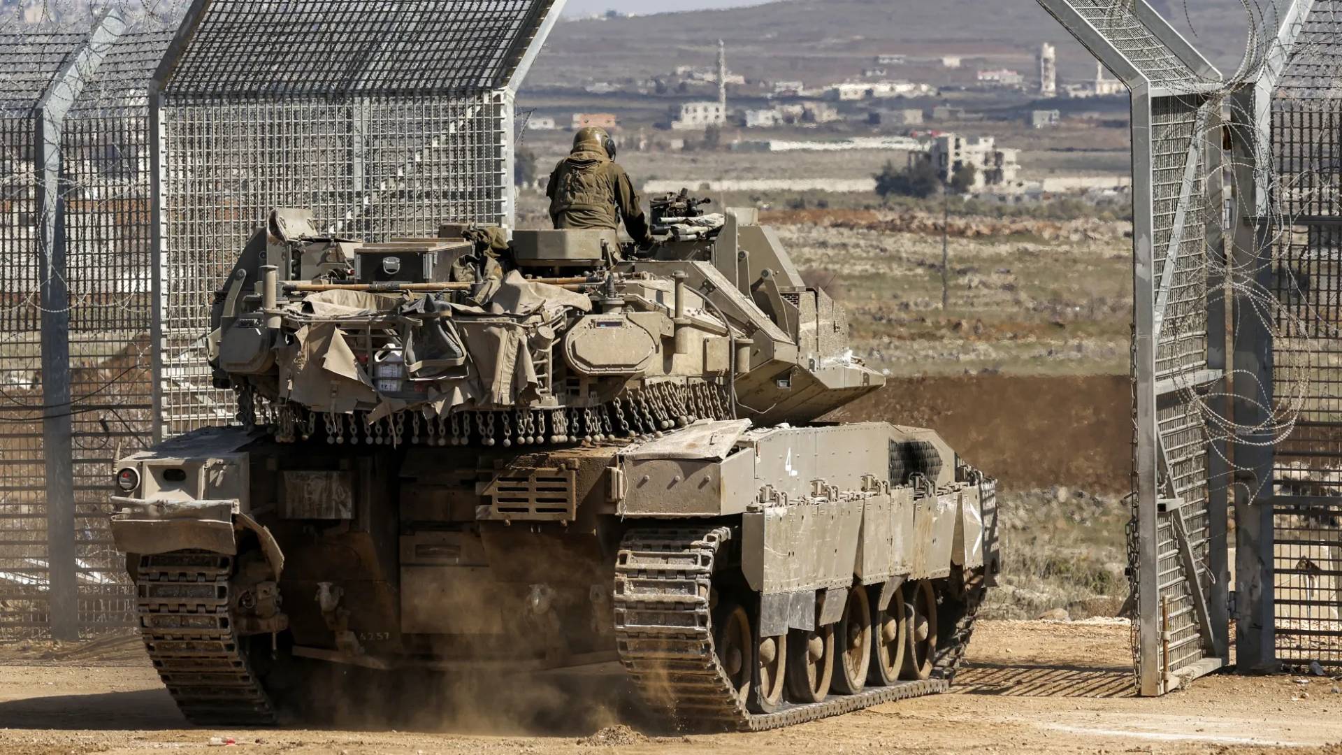 قوات الاحتلال على الحدود السورية