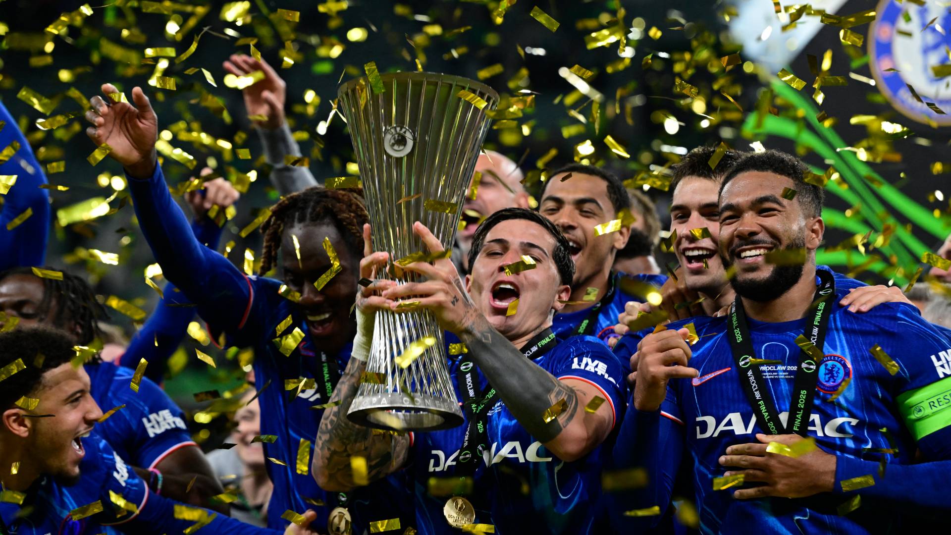 تشلسي يتوج بلقب دوري المؤتمر الأوروبي بعد اكتساحه ريال بيتيس الإسباني برباعية