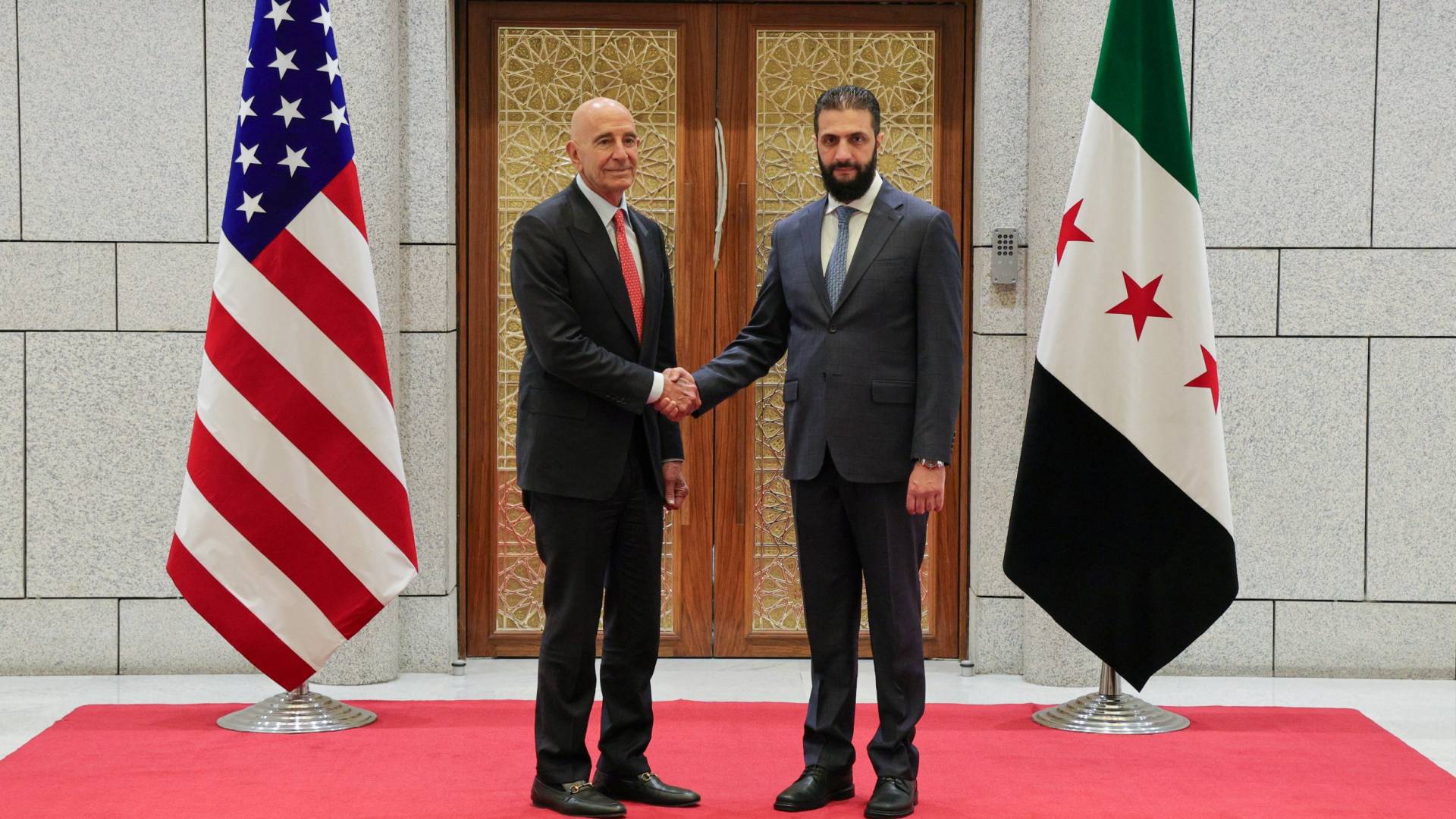 الرئيس السوري أحمد الشرع والمبعوث الأمريكي إلى دمشق توماس باراك