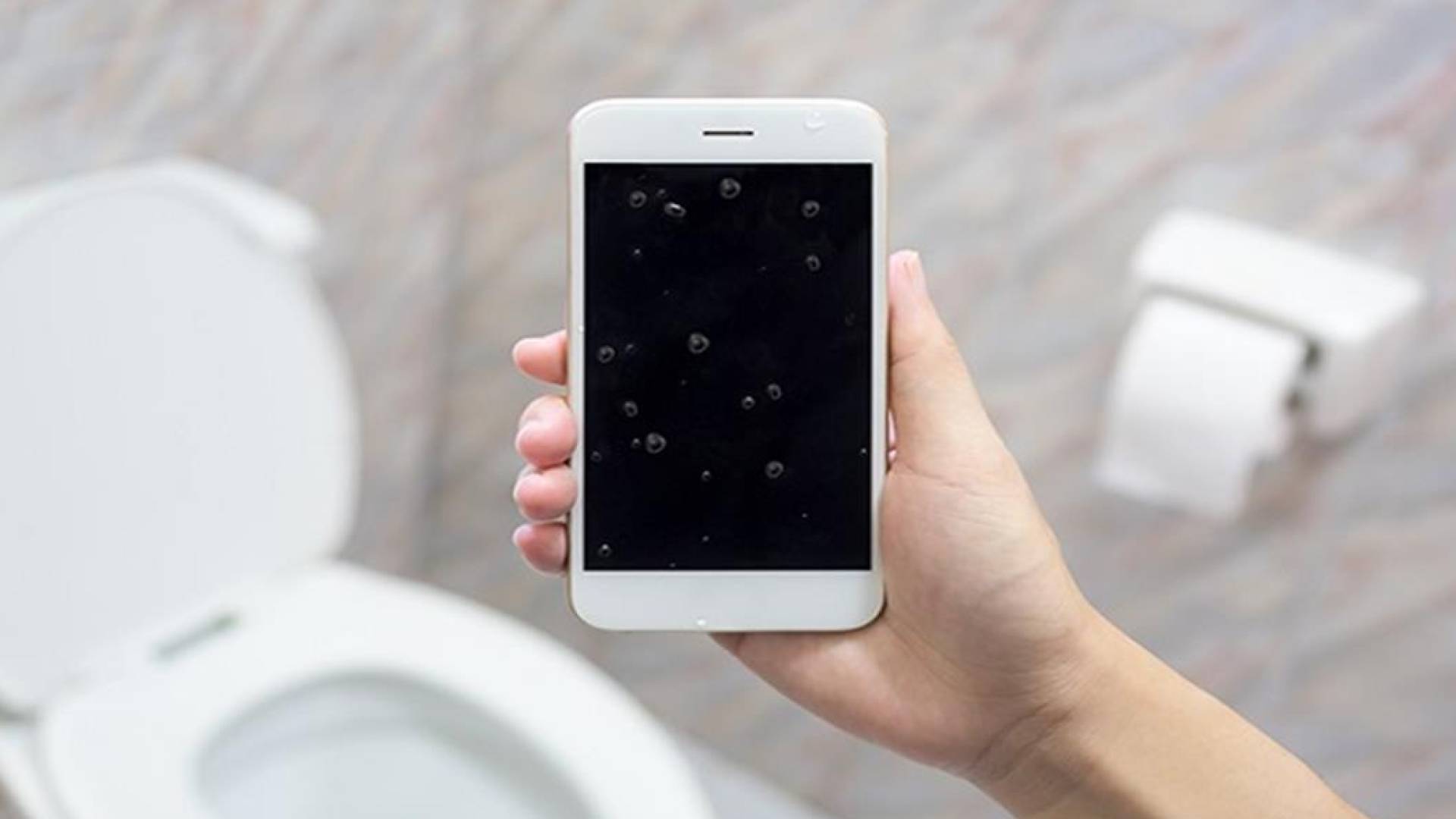 اصطحاب الهاتف المحمول إلى الحمام