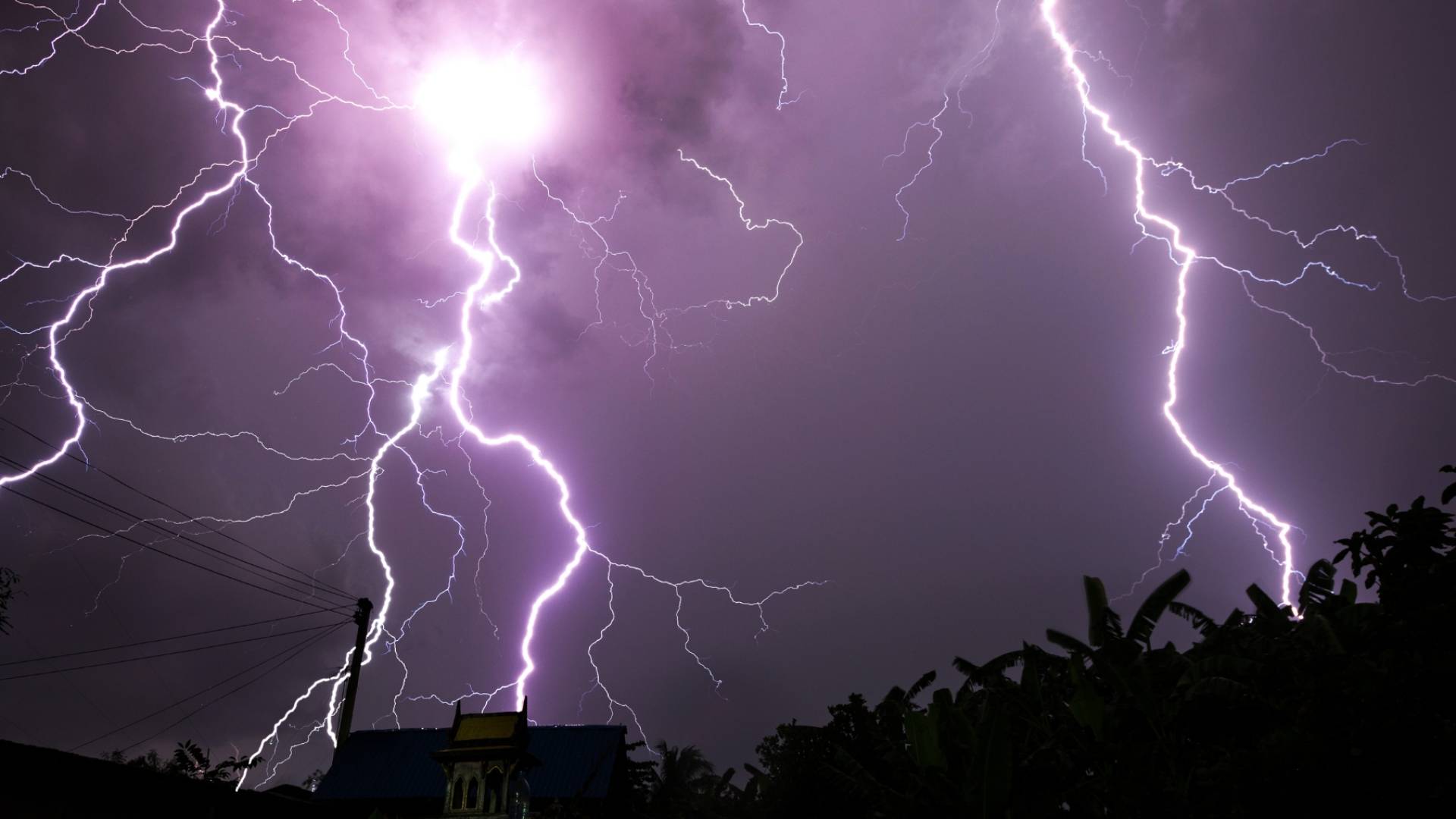 أمطار رعدية - تعبيرية