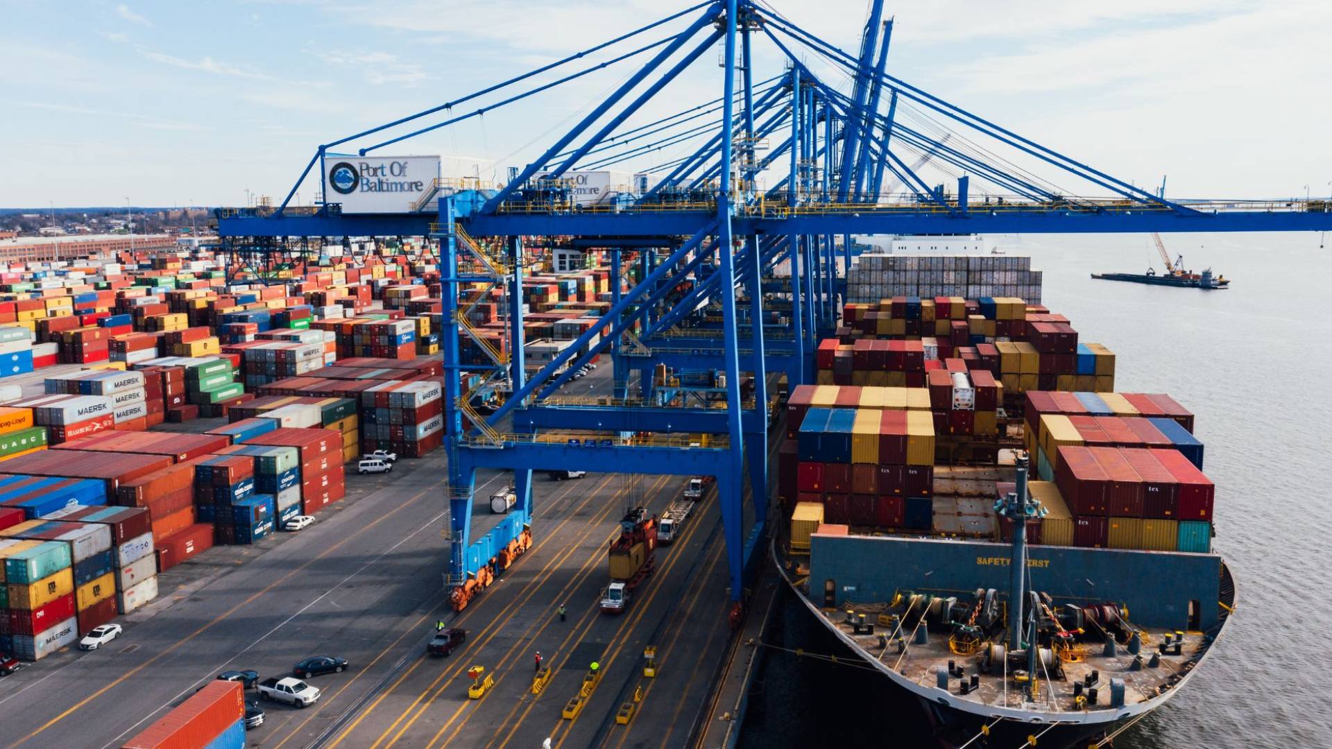 وزارة النقل: لا تكدس للبضائع في موانئ العقبة وانسيابية بحركة الشاحنات