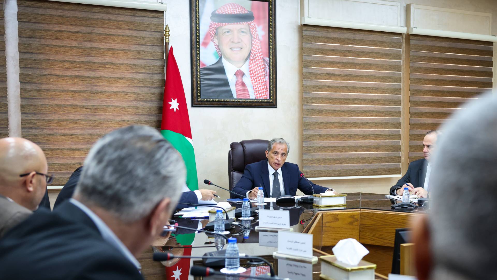 رئيس الوزراء جعفر حسان خلال زيارته إلى وزارة التربية والتعليم