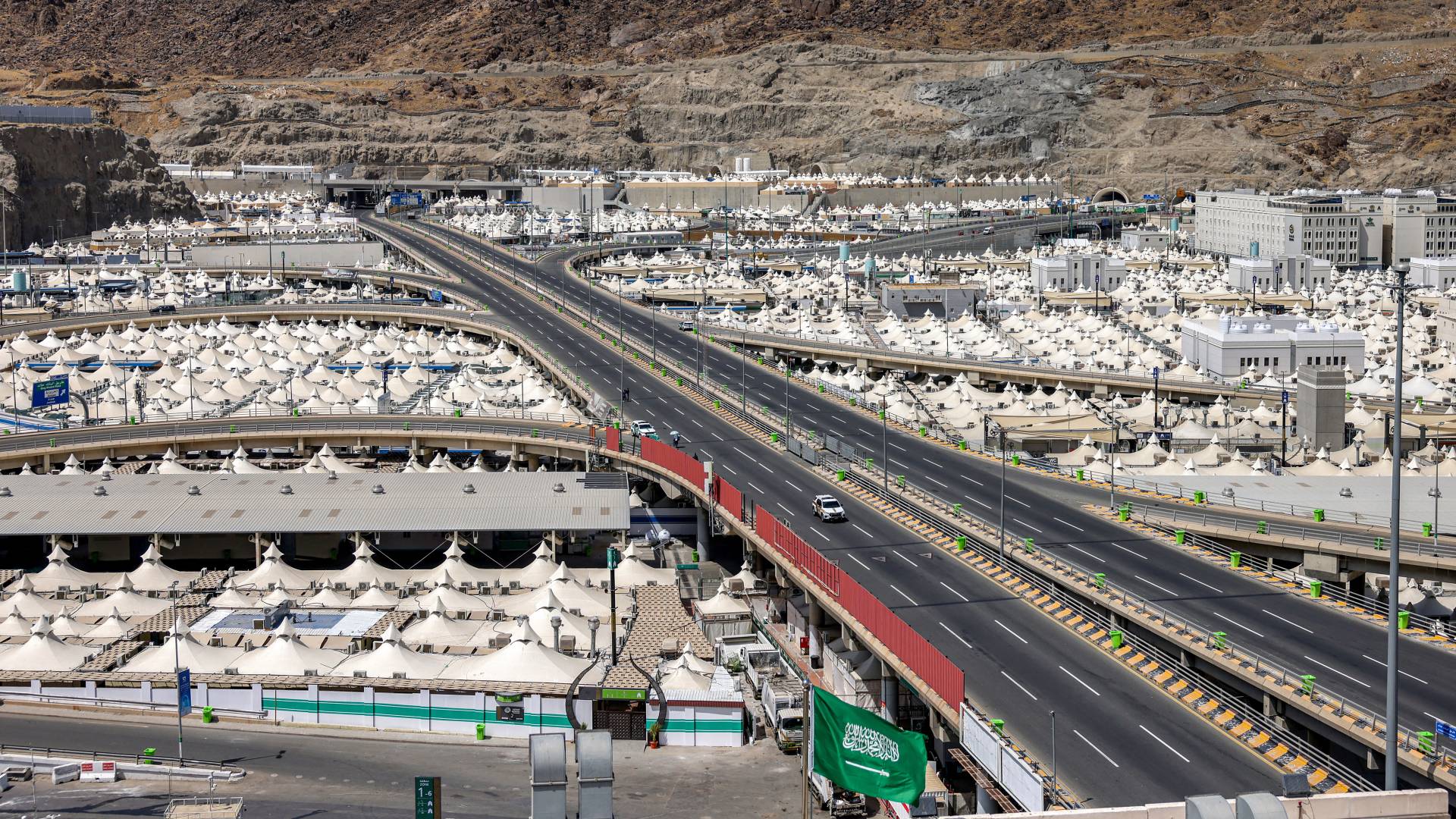 خيام الحجاج المسلمين في منى بالقرب من مدينة مكة المكرمة