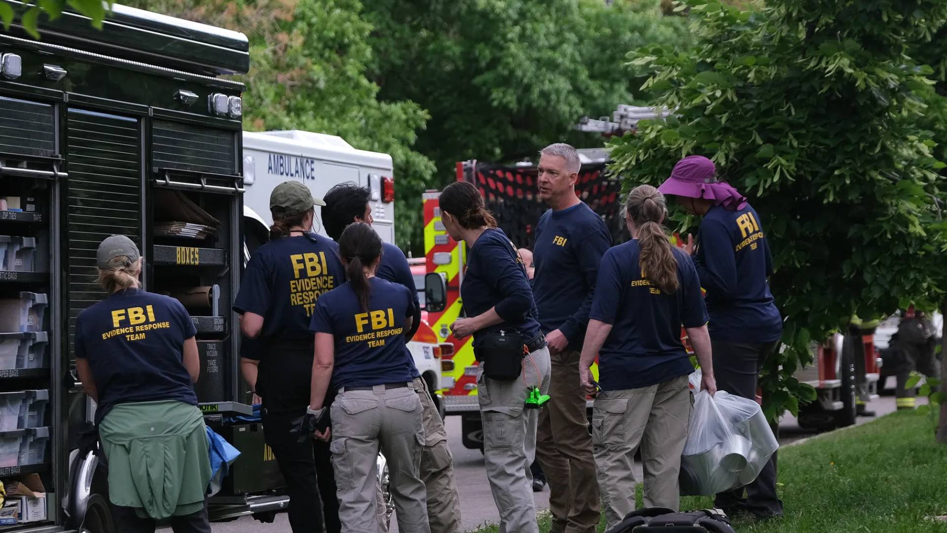 رجال التحقيقات الفيدرالي الأمريكي (FBI)