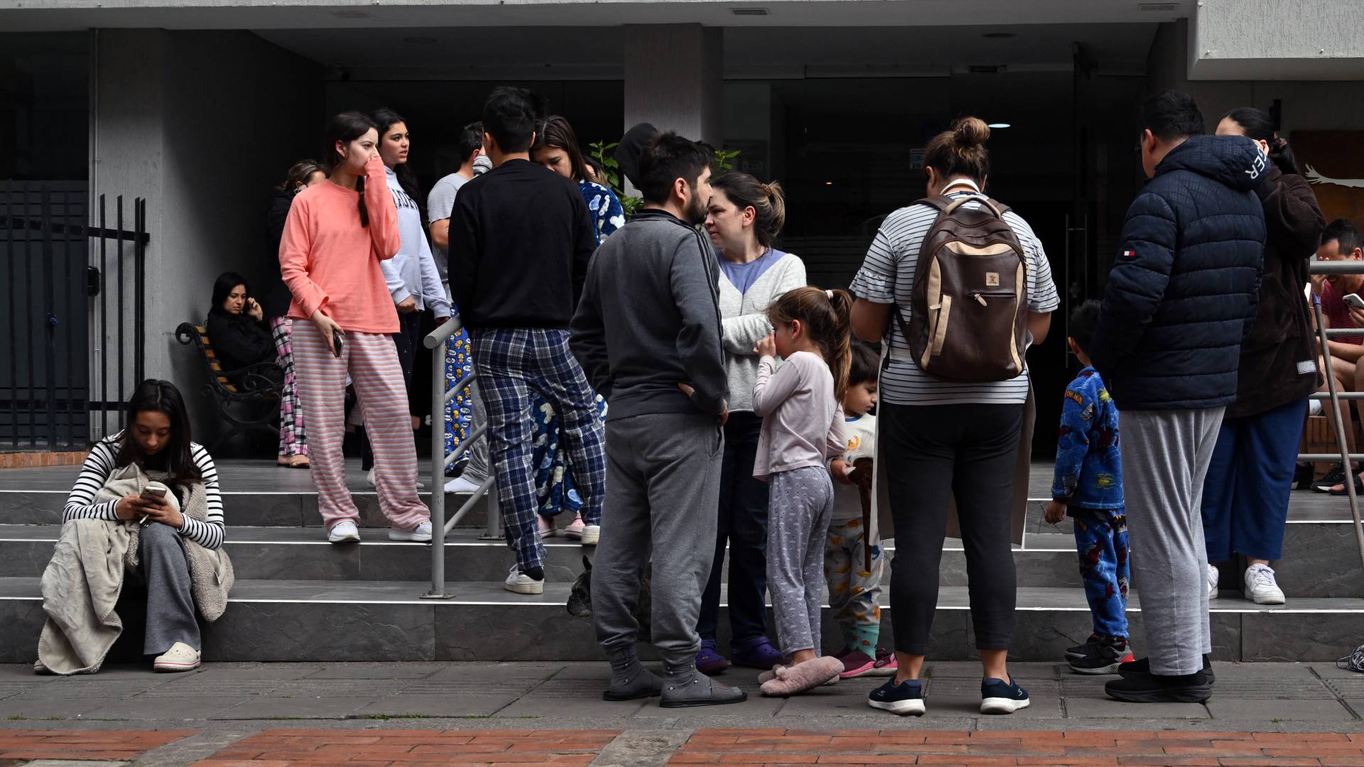 سكان بوغوتا يفرون من منازلهم