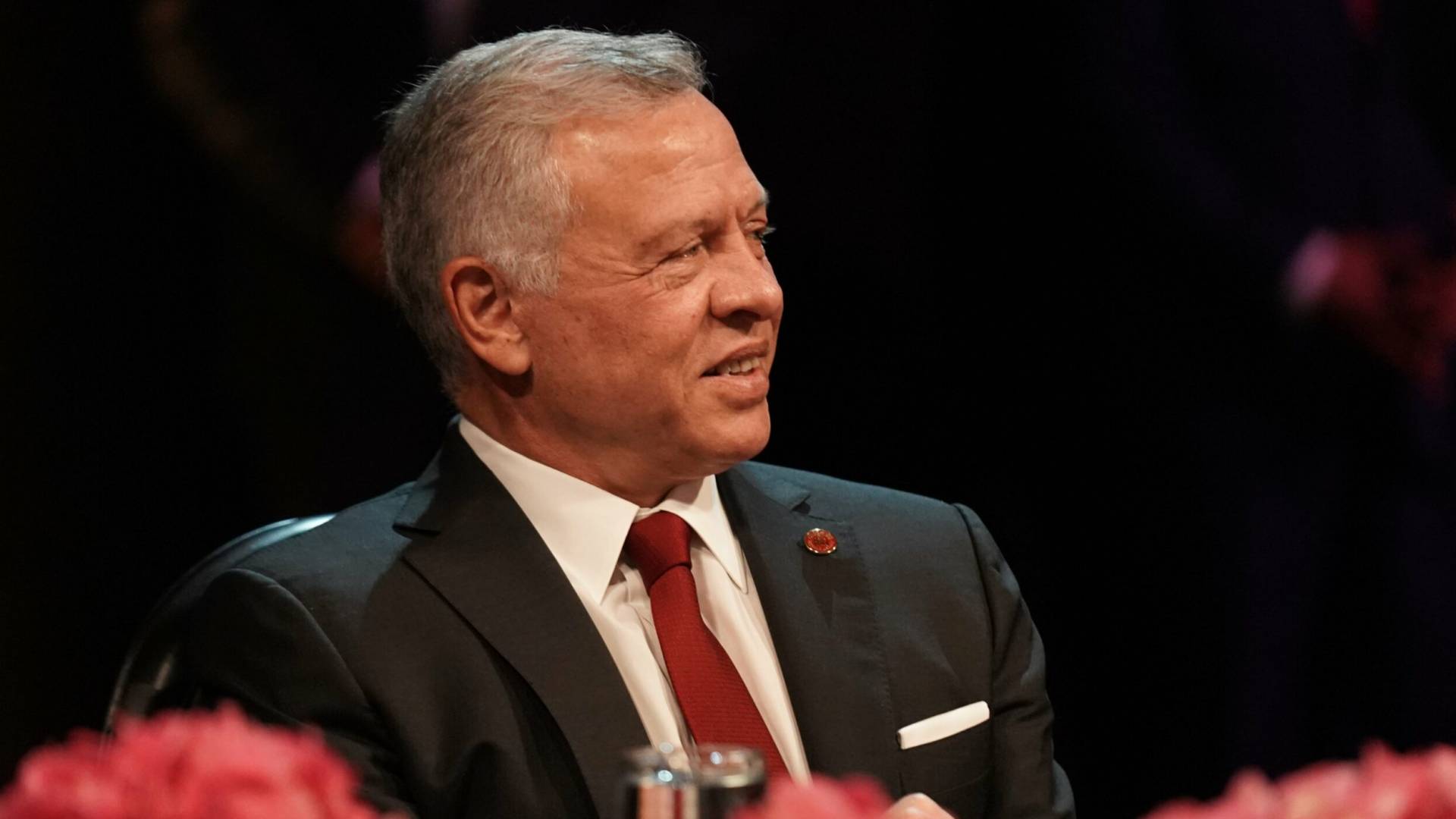 الملك يتلقى برقيات تهنئة بعيد الجلوس وذكرى الثورة العربية ويوم الجيش