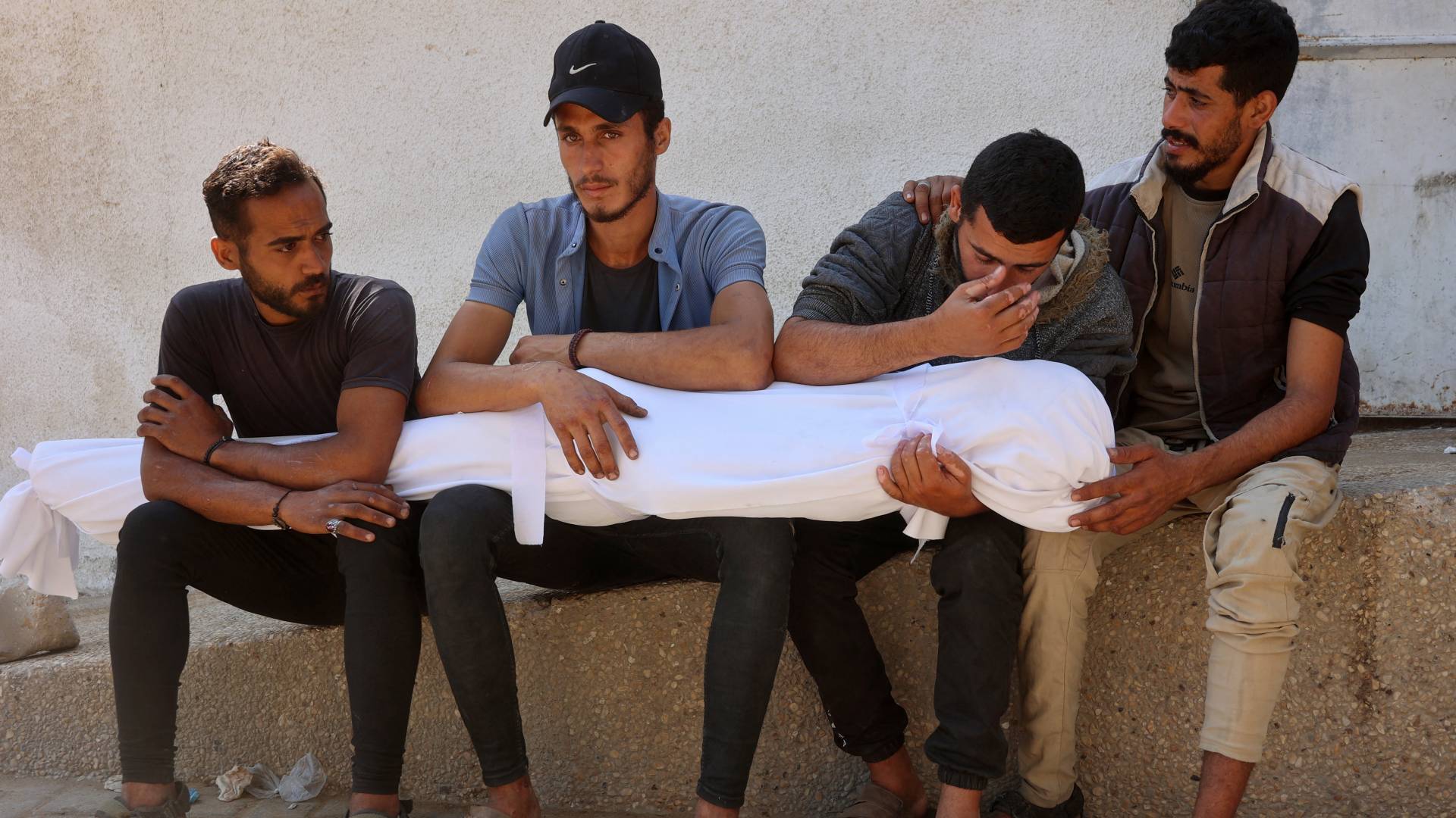 الحزن على الشهداء في غزة