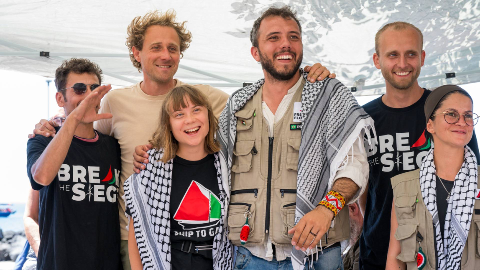 نشطاء على سفينة مادلين