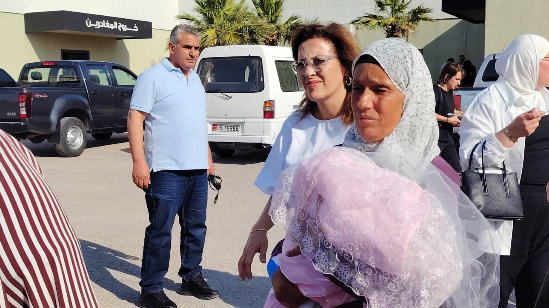 وصول مجموعة جديدة من مرضى غزة إلى الأردن عبر جسر الملك حسين