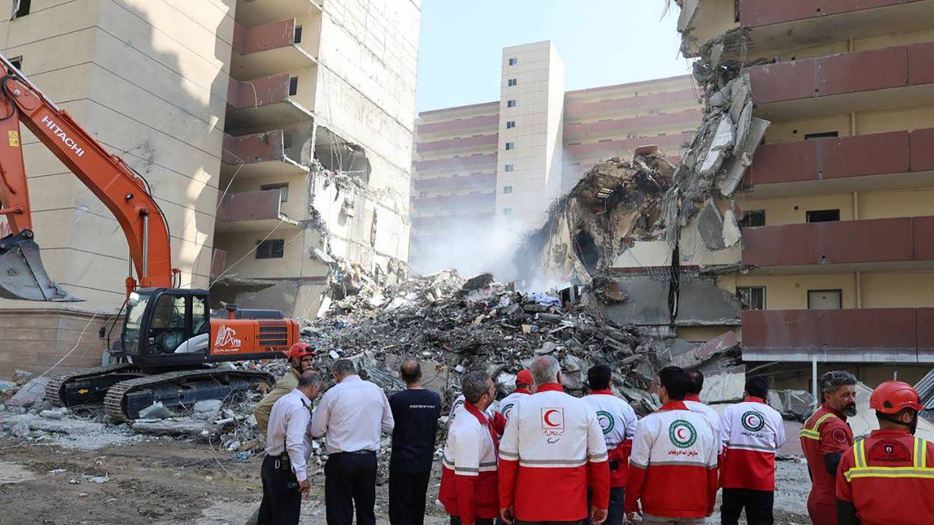 دمار جراء غارة للاحتلال الإسرائيلي على طهران