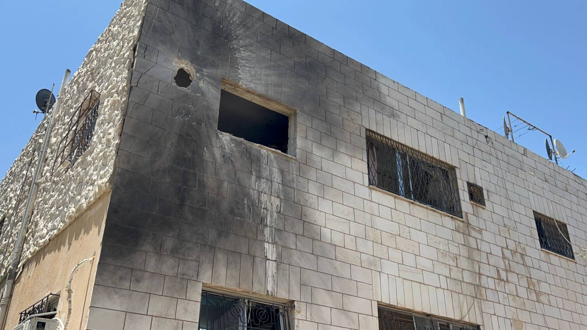 محافظ إربد: الإصابات الخمسة جراء سقوط جسم طائر على أحد المنازل حالتهم الصحية جيدة