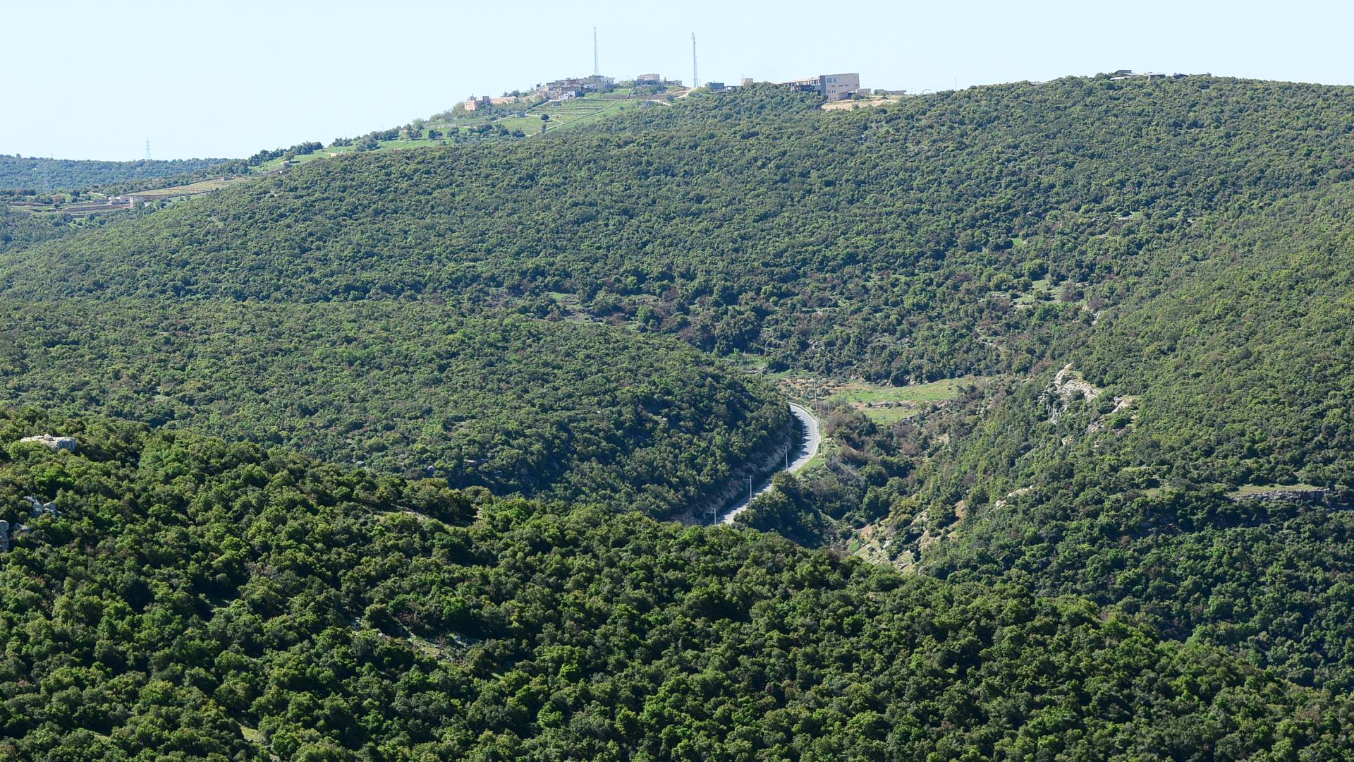 مراسل رؤيا: سقوط شظايا أجسام طائرة على عجلون - فيديو