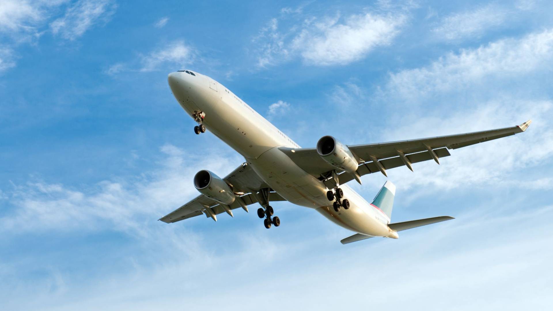 طائرة في السماء "أرشيفية"