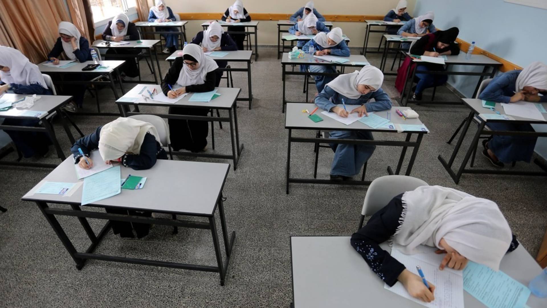 طلبة التوجيهي في فلسطين