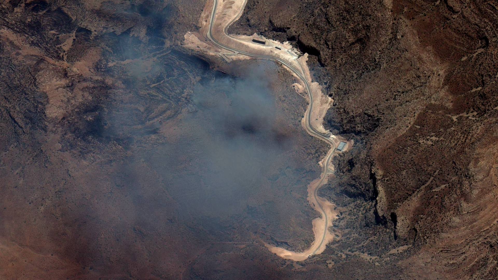 صور جوية تظهر غارة تستهدف منشآت الصواريخ بمدينة شيراز جنوب إيران