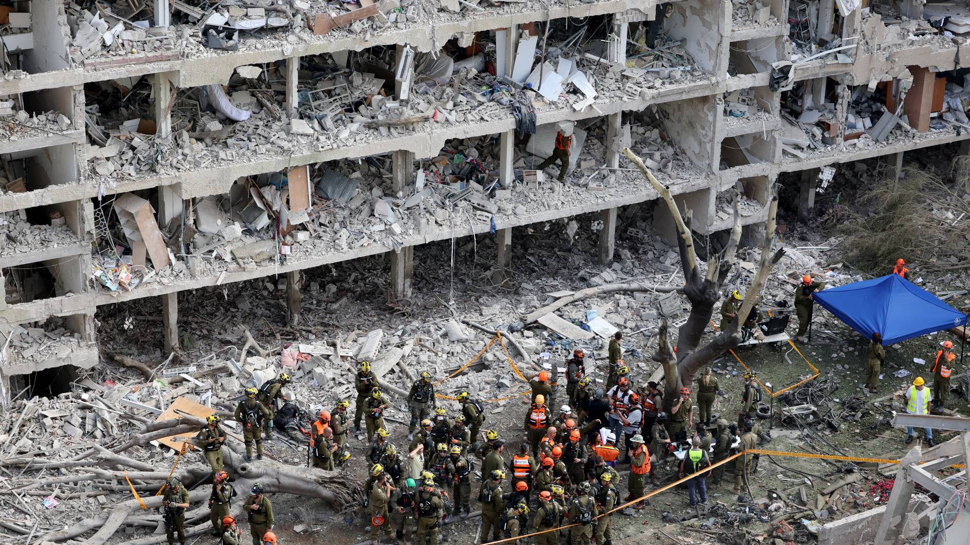 مبنى مدمر في فلسطين المحتلة إثر صواريخ إيران