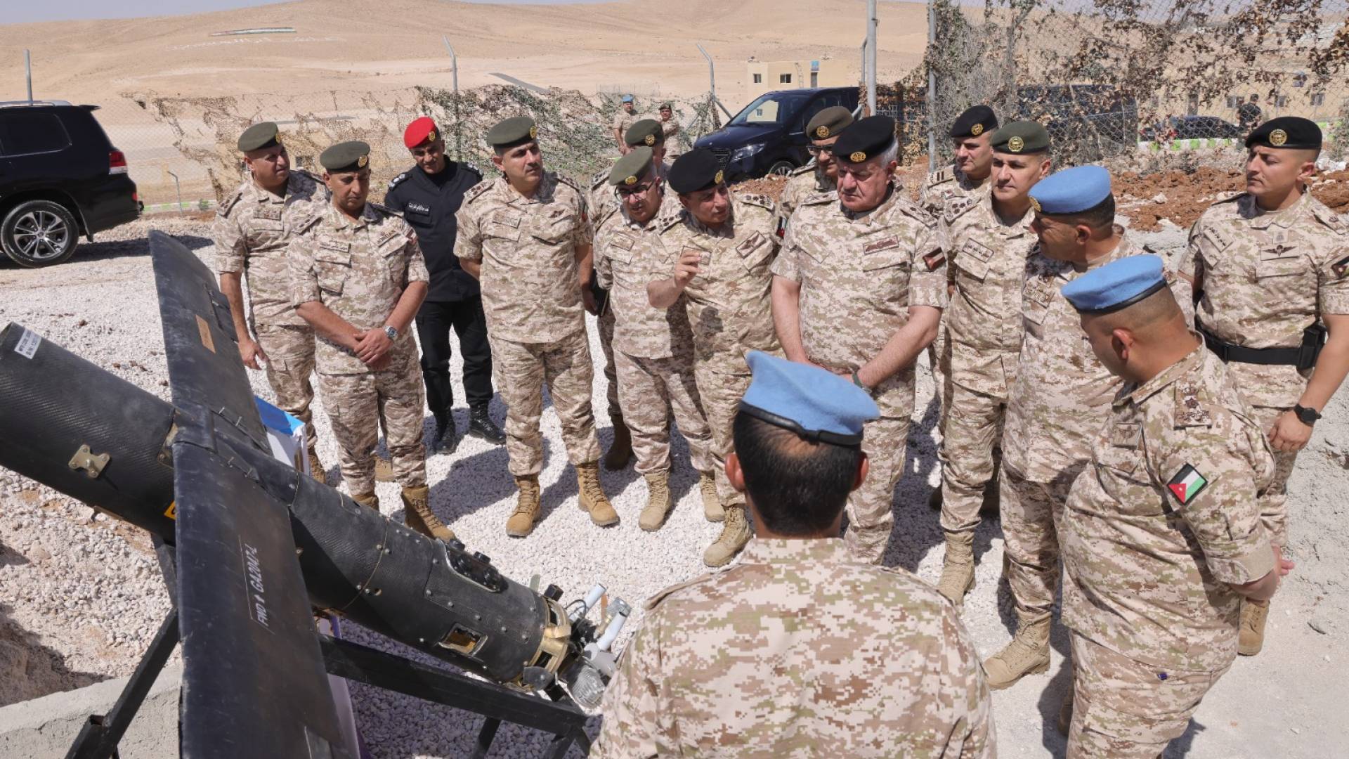 رئيس هيئة الأركان المشتركة يزور قاعدة الشهيد موفق السلطي ومديرية سلاح الهندسة الملكي.. صور