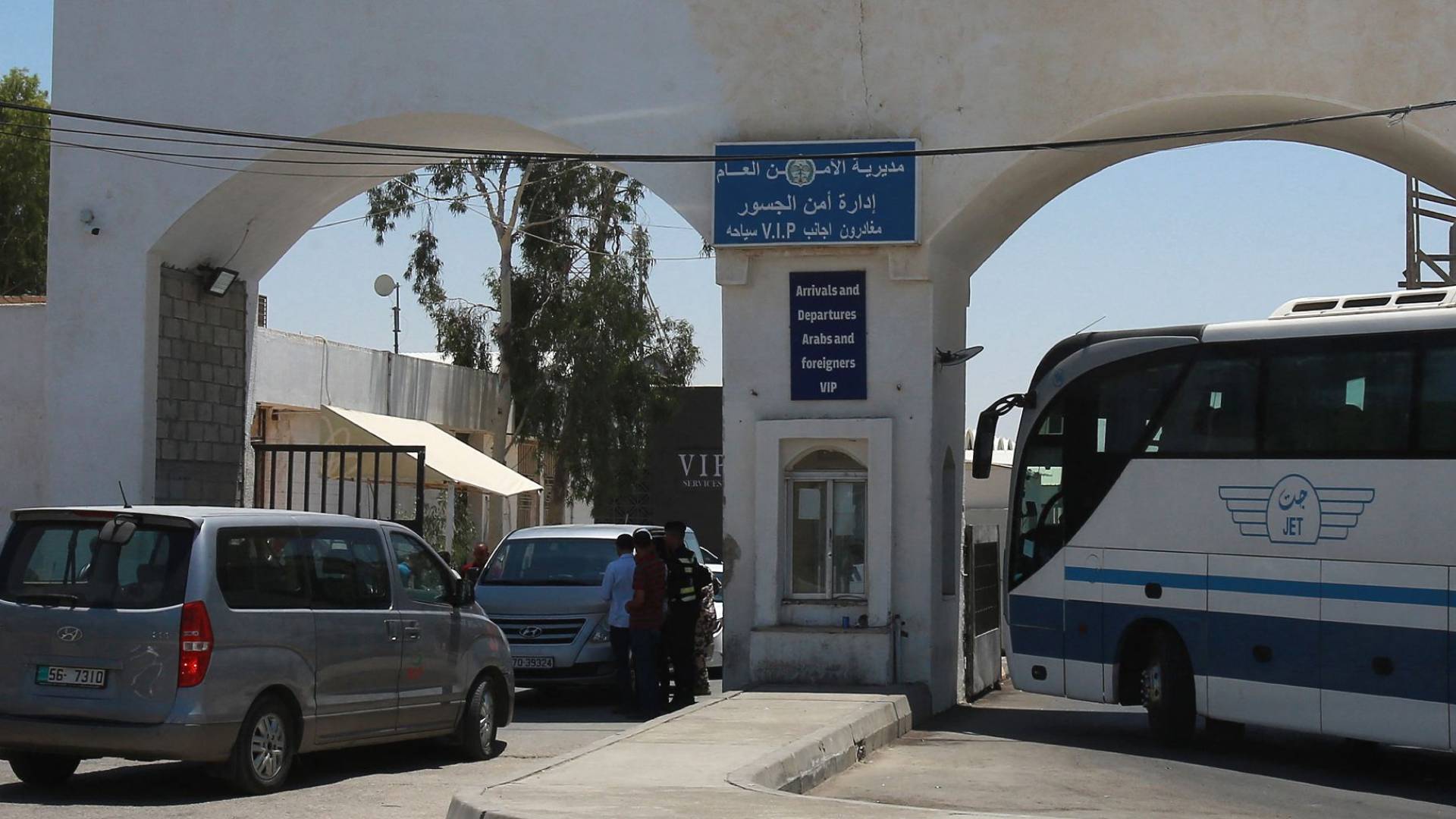 مهم للمسافرين عبر جسر الملك حسين.. منصة حجز مسبق تقلل زمن الانتظار