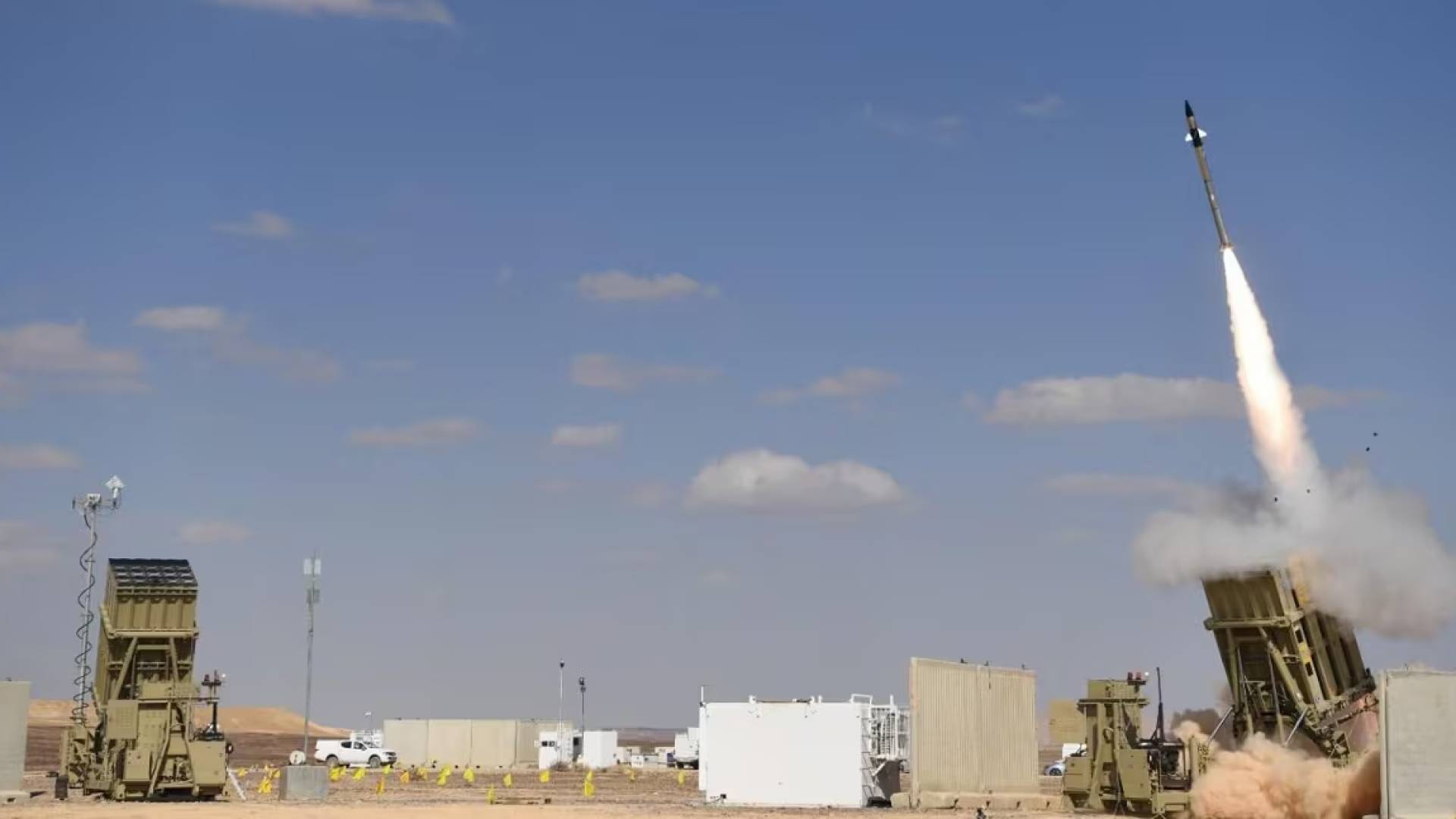 إعلام عبري: سقوط صاروخ في محيط غزة الجنوبي بعد إطلاق صفارات الإنذار