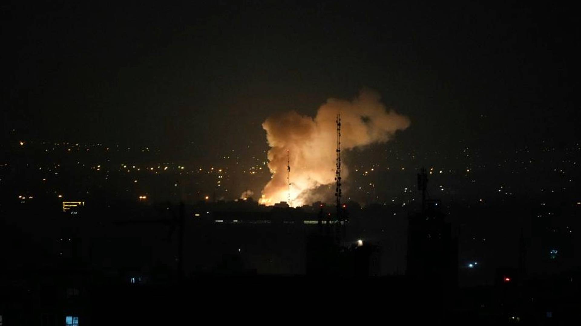 غارة تستهدف ايران