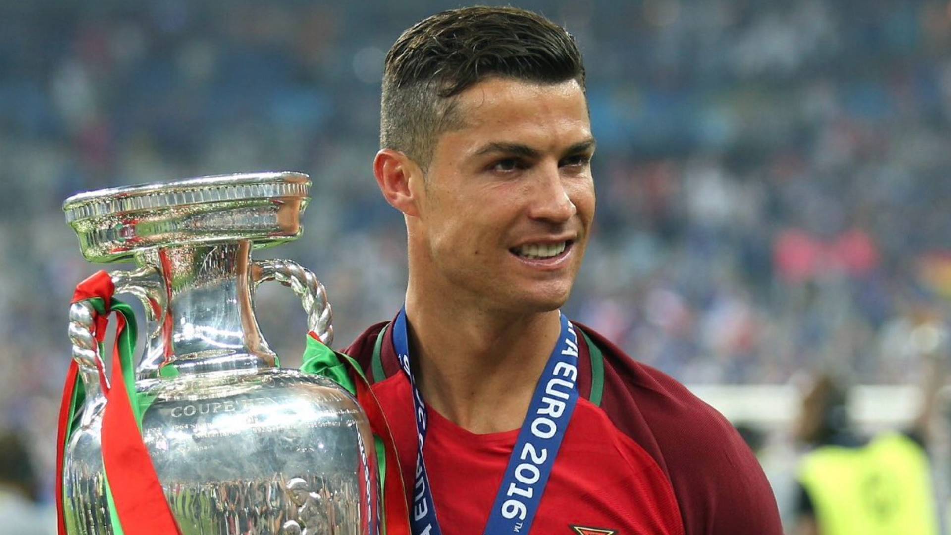 ذكرى لا تنسى.. عندما أبكى رونالدو أوروبا وحقق البرتغال الحلم الأكبر