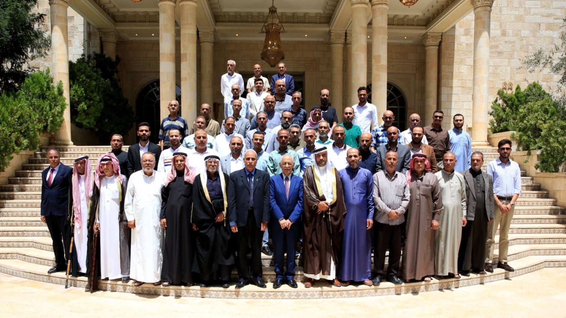 العيسوي خلال لقائه وفد عشيرة أبو ناموس