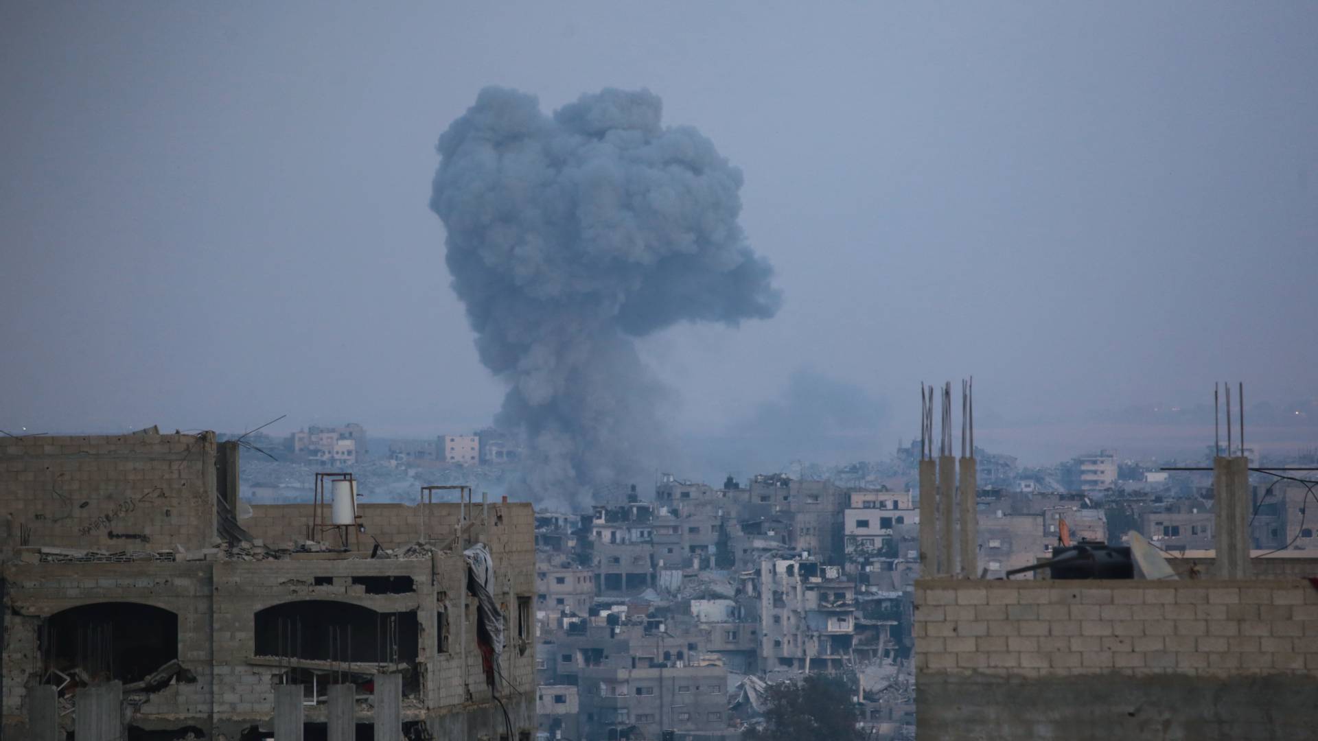 قصف عنيف على غزة