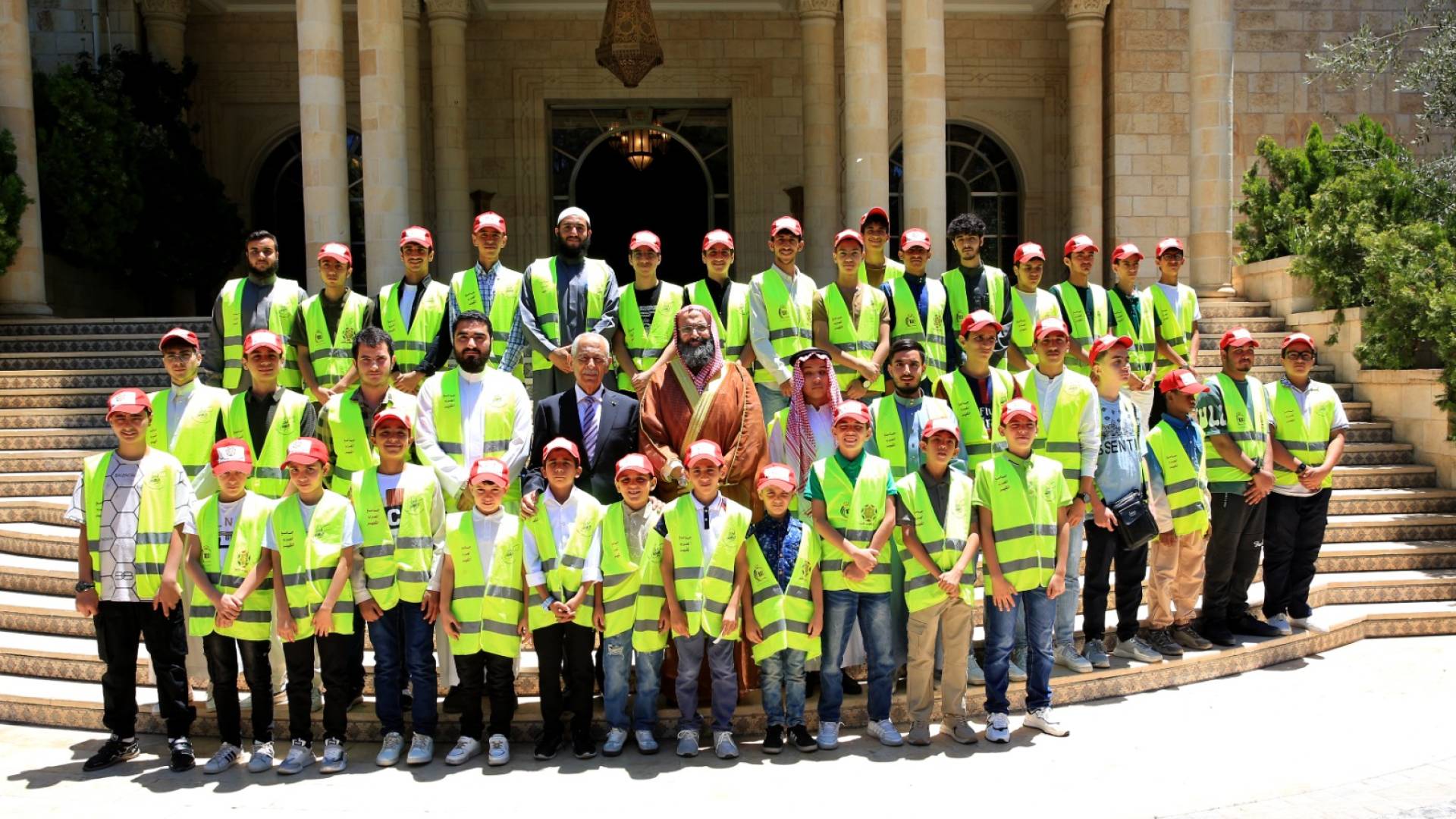 العيسوي يلتقي وفد مبادرة "خمسين حافظ" التابعة للمركز الثقافي الإسلامي بجامعة العرب في الزرقاء