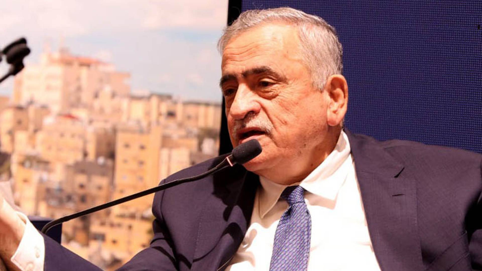 رئيس الجامعة الأردنية الدكتور نذير عبيدات