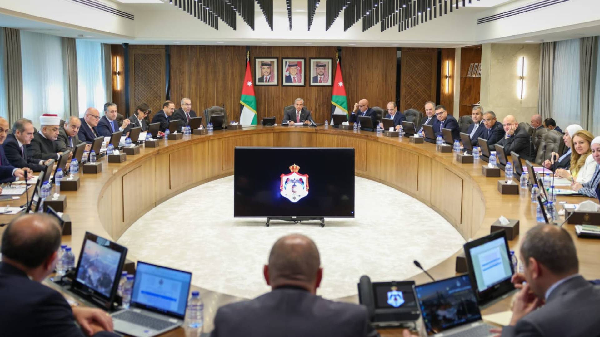 مجلس الوزراء برئاسة رئيس الوزراء الدكتور جعفر حسان