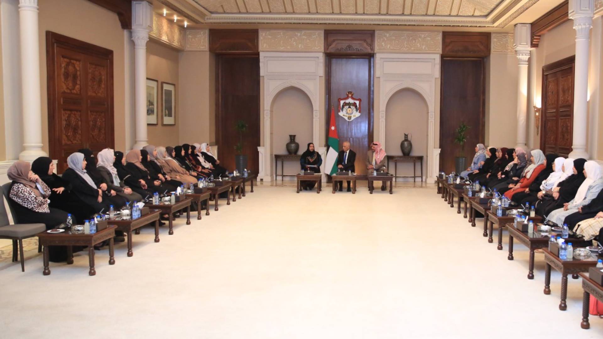 العيسوي ياتقي وفدًا من سيدات ماعين