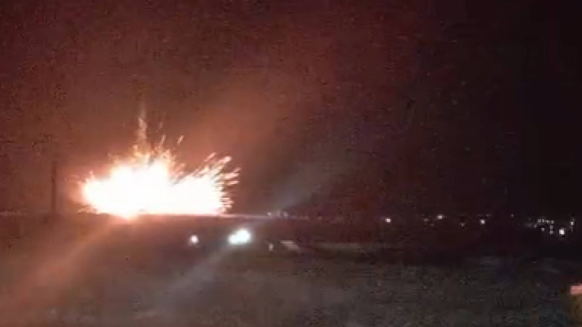 لحظة انفجار مستودع الأسلحة في ريف إدلب