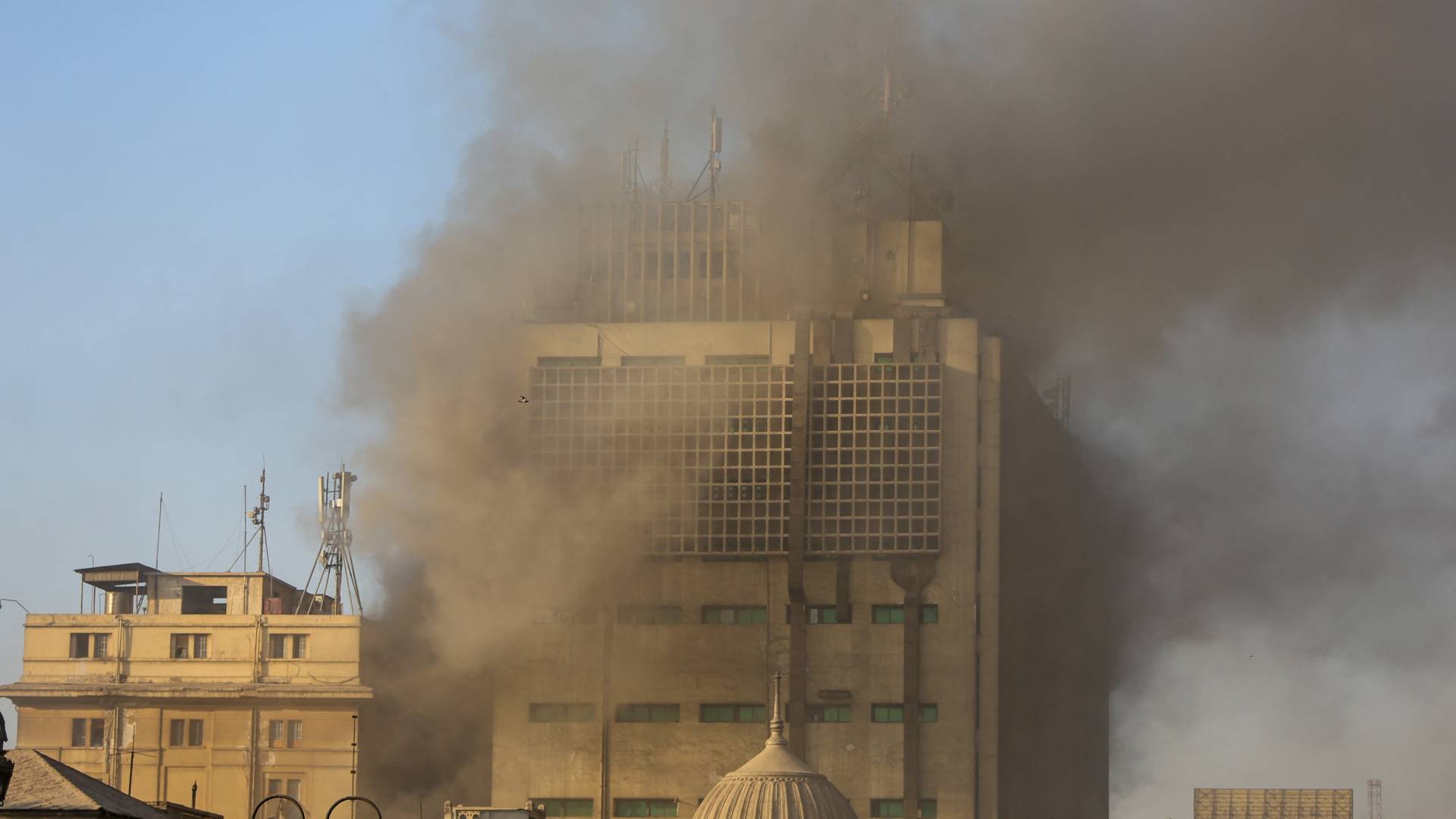 الحريق في سنترال رمسيس بالقاهرة