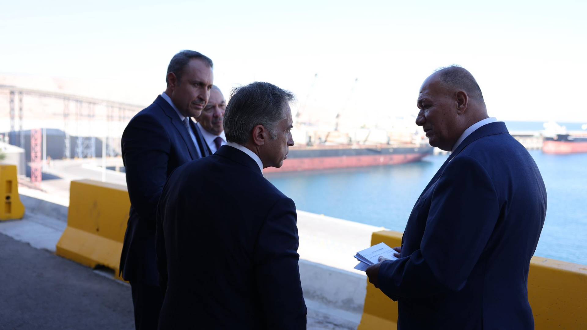 رئيس الوزراء يتفقد مشروع تطوير معبر حدود الدرة في العقبة ويُوجه بتسريع الإنجاز