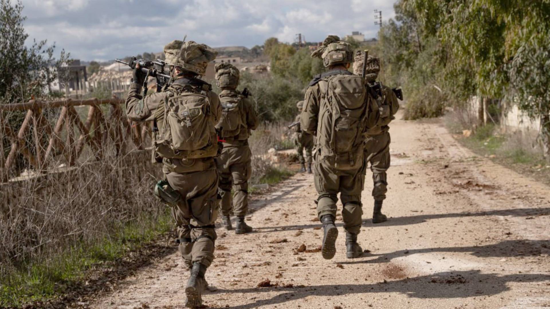 جيش الاحتلال الإسرائيلي يخرق خط الانسحاب مع لبنان