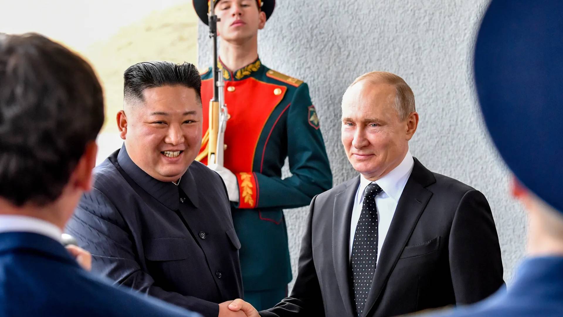 الرئيس الروسي فلاديمير بوتين، والزعيم الكوري الشمالي كيم جونغ أون