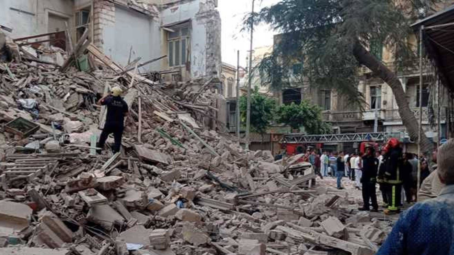 انهيار عقار قديم في الإسكندرية
