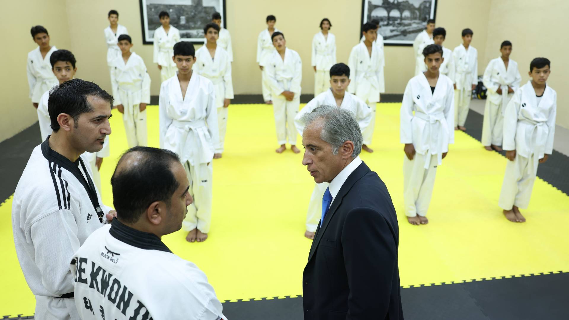 رئيس الوزراء يشدد على توسيع البرامج المستدامة في مراكز الشباب لتشمل التعليم والرياضة والفنون