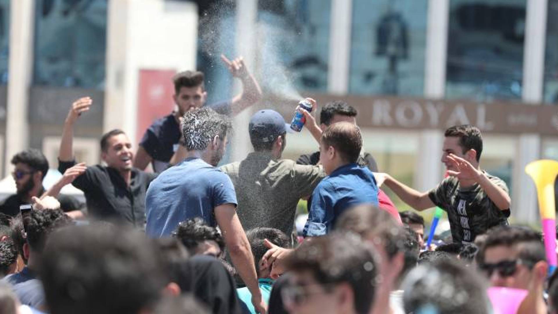 احتفالات التوجيهي - تعبيرية