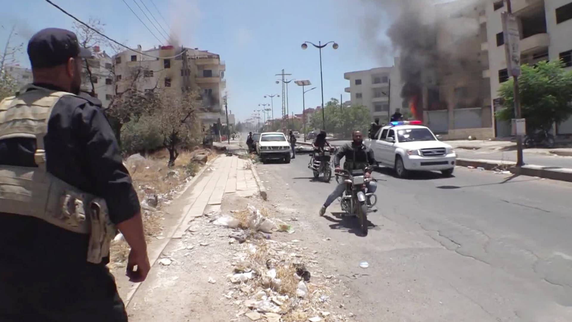 توتر غير مسبوق في السويداء.. اشتباكات على مشارف المدينة وقوات الأمن تتحرك(فيديو)