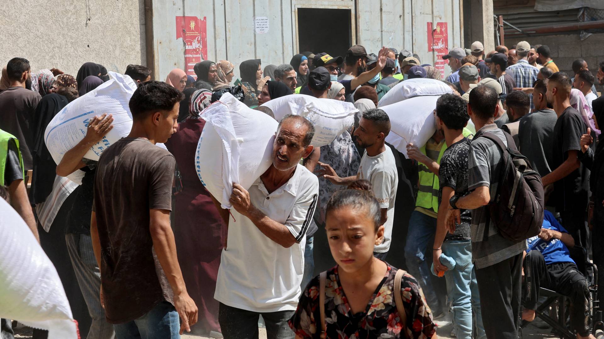 منتظرو المساعدات