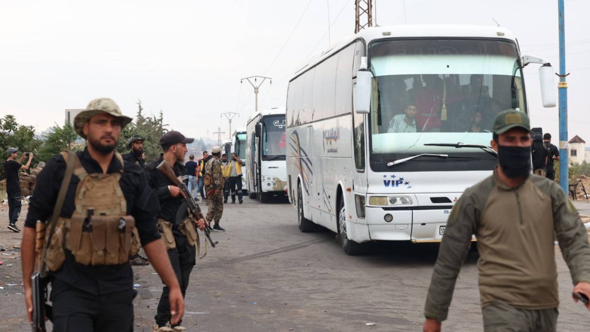 بدء خروج العائلات المحتجزة من داخل السويداء وسط تأمين أمني مكثف