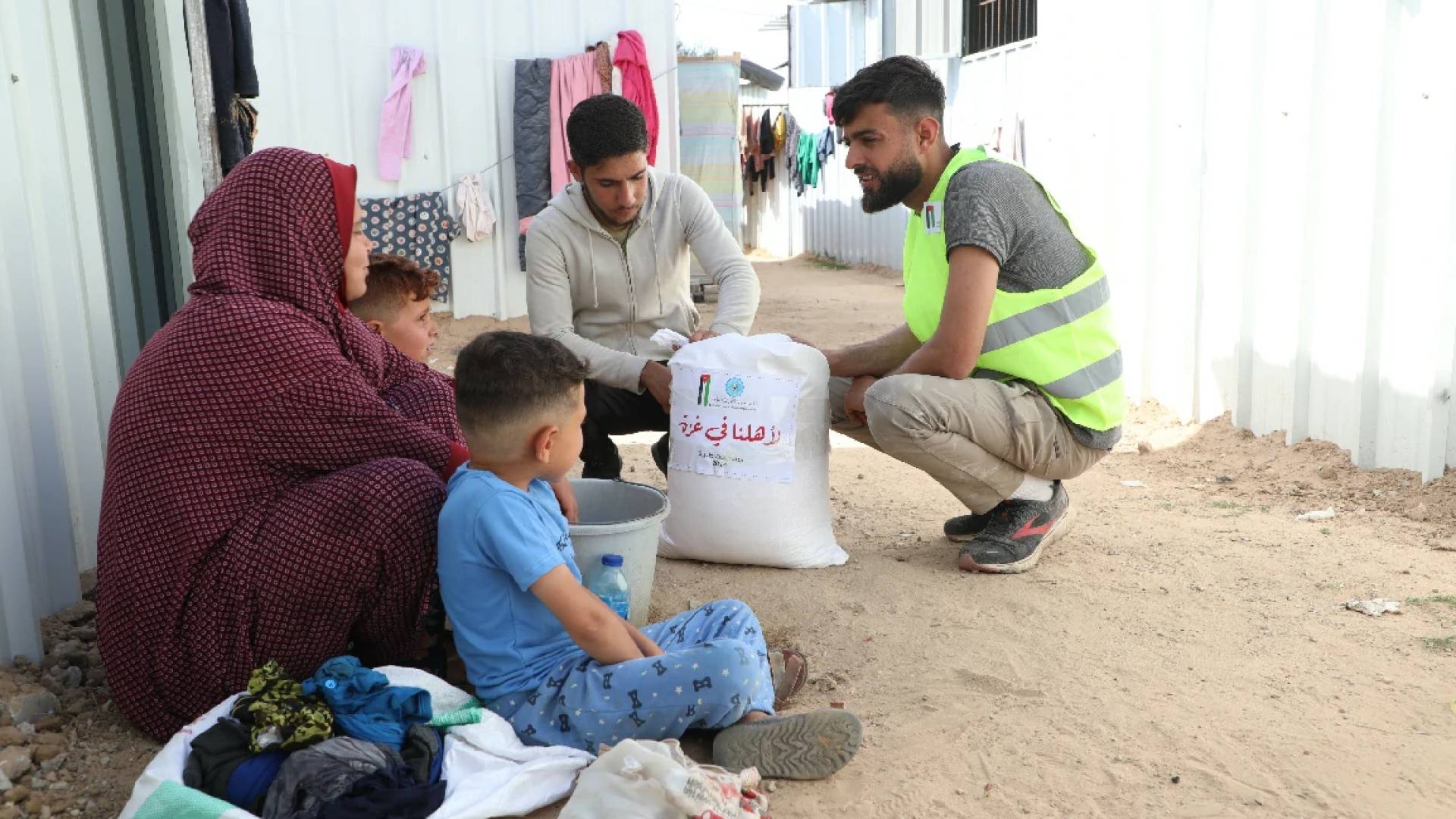 مساعدات انسانية أردنية للأهل في غزة